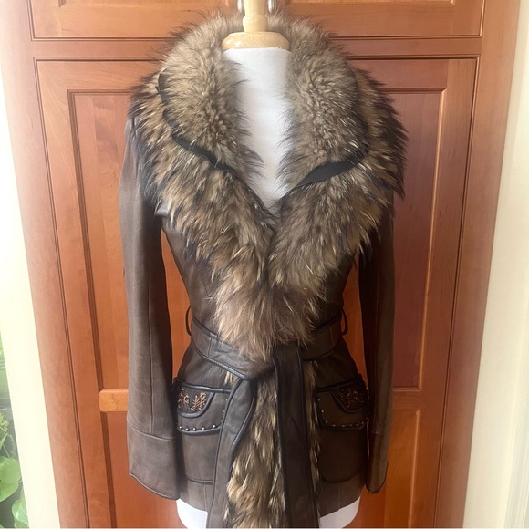 Luxurious Genuine Leather Fox Fur Trimmed Belted Jacket - Picture 5 of 16